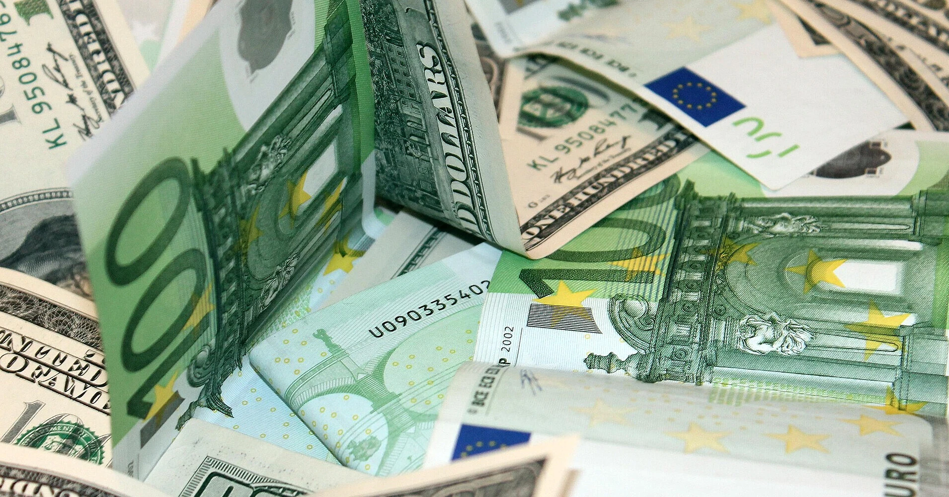 Валютний ринок розвернувся: долар і євро пішли вниз